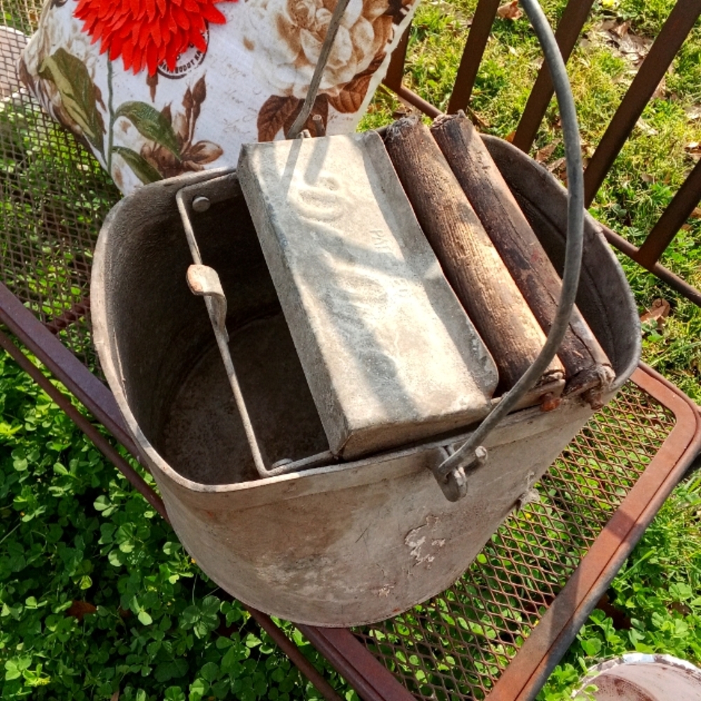 VTG DELUXE GALVANIZED STEEL MOP BUCKET PRIMITIVE PLANTER COUNTRY DECOR.